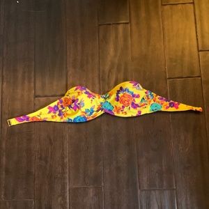 👙 2/$15 Xhilaration medium push-up bikini top